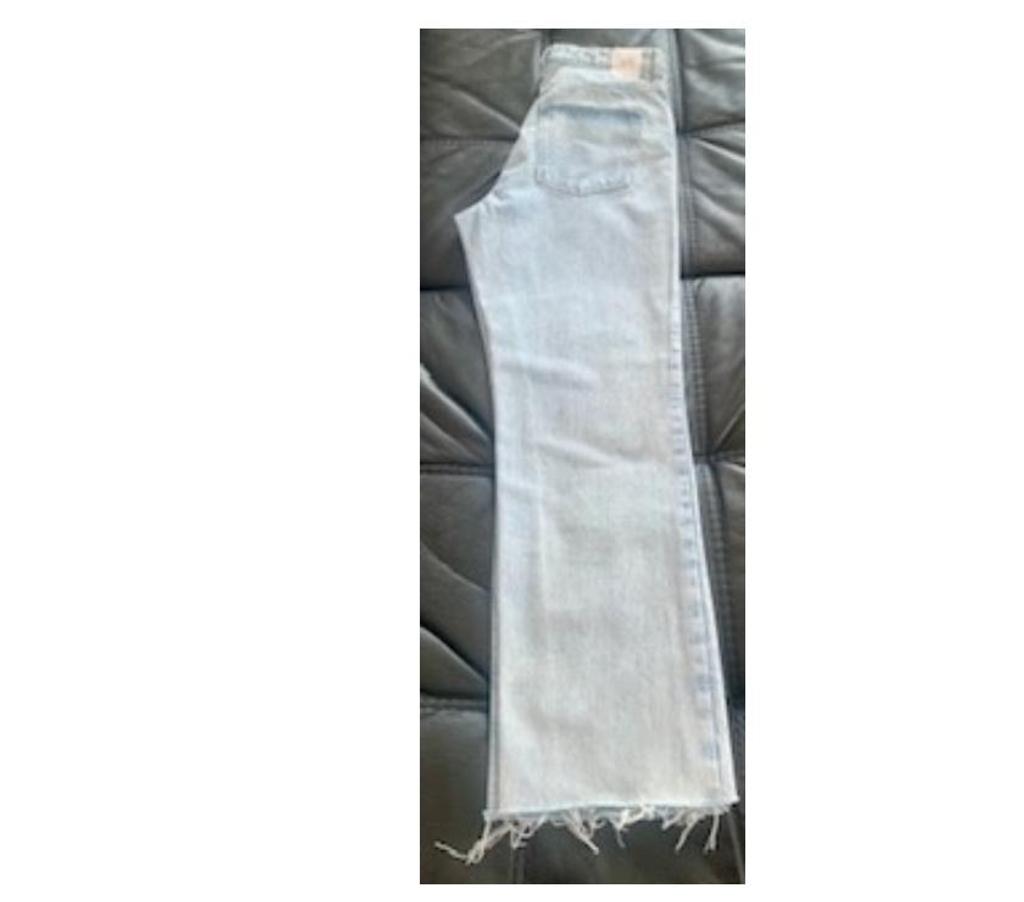 Vêtements occasion Val-de-Marne Villejuif - 94800 - Photos Vivastreet Jeans bleu délavé de chez Zara mixte taille 38.