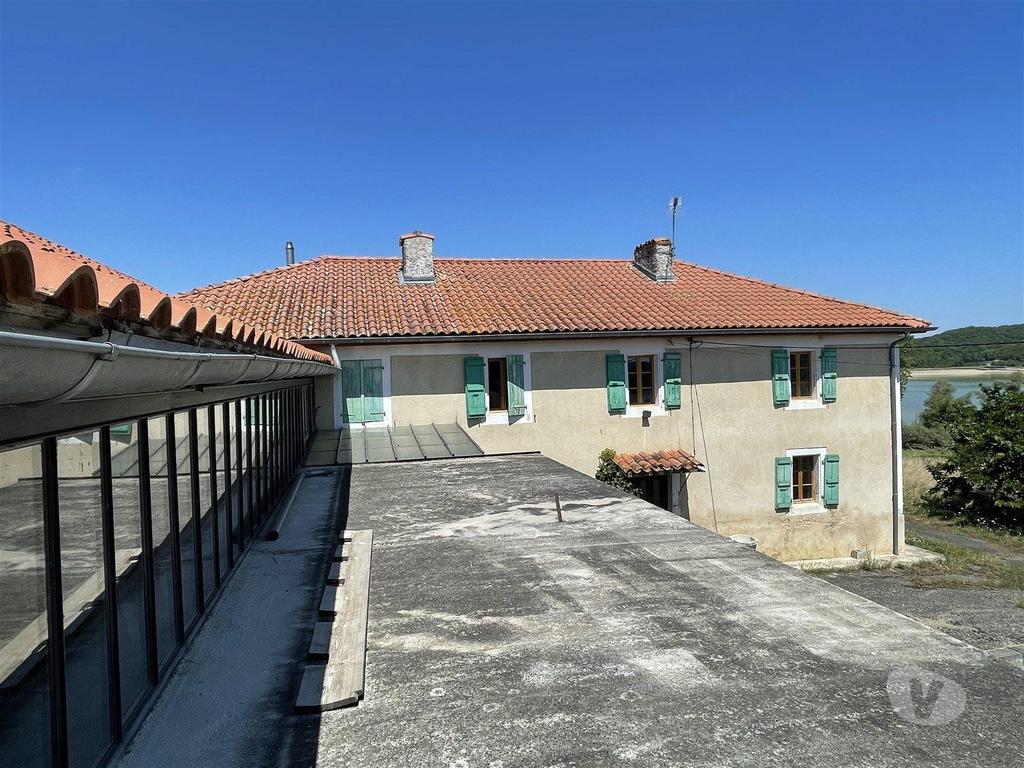 Vente Maison Gers Masseube - 32140 - Photos Vivastreet Maison à restaurer mais habitable avec grange vitrée sur empla