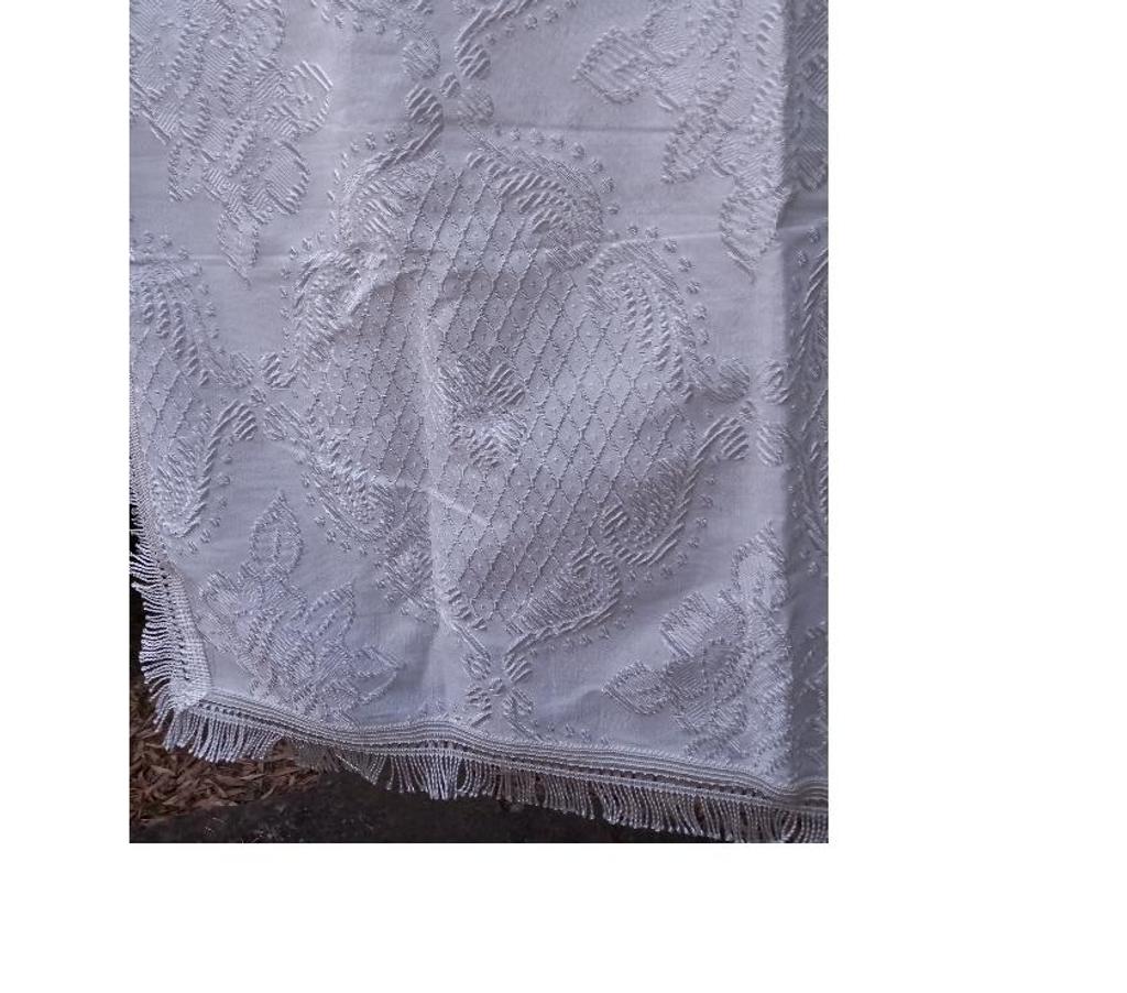 Ameublement & art de la table Var Bormes les Mimosas - 83230 - Photos Vivastreet DESSUS DE LIT A FRANGES 2.10m x 2.50m BLANC