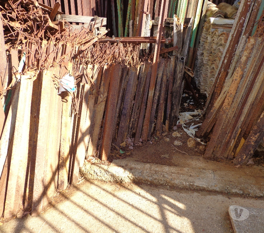  Hérault St Christol - 34400 - Photos Vivastreet PIQUET Cornière pour vigne sur un Fil et autre amarrage