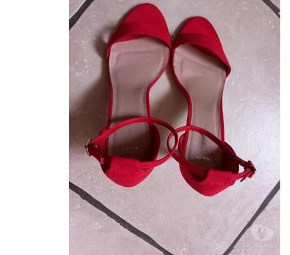 Chaussures et bottes occasion Bormes les Mimosas Var - Photos Vivastreet SANDALES TALONS AIGUILLE 9cm ROUGES PIEDS LARGES