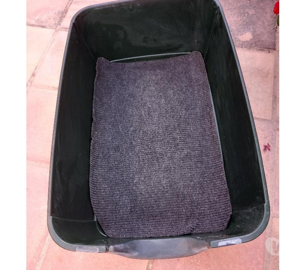 Services, accessoires animaux Var Bormes les Mimosas - 83230 - Photos Vivastreet NICHE EXTERIEURE GRAND MODELE PVC BICOLORE CHIEN OU CHAT