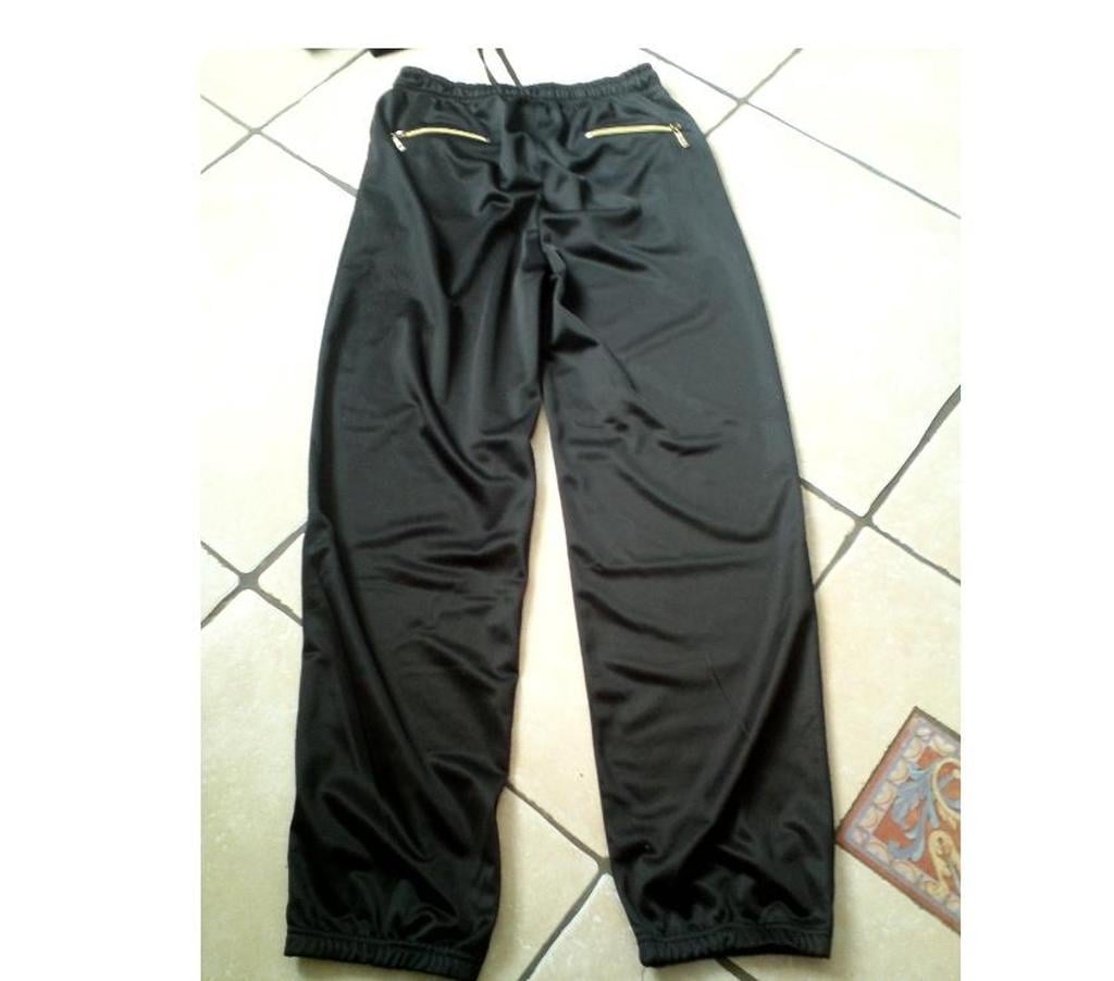 Vêtements occasion Var Bormes les Mimosas - 83230 - Photos Vivastreet PANTALON DE SURVËTEMENT TAILLE M _ HOMME T.B.E.