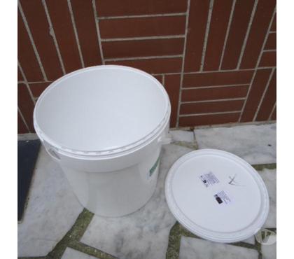 Bricolage - Jardin - Outillage Houilles Yvelines - Photos Vivastreet A houilles Seau en plastique 3 euros