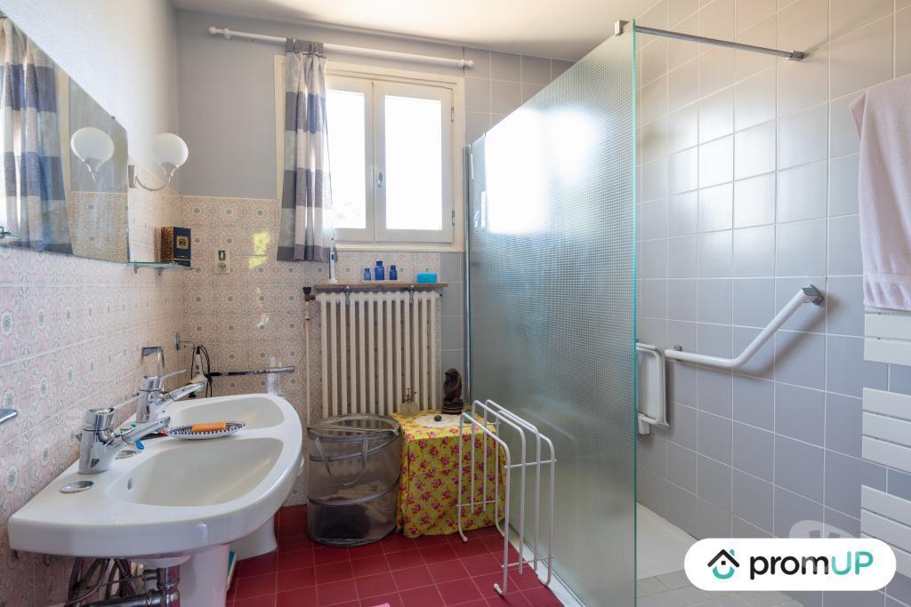 Vente Maison Loire St Cyprien - 42160 - Photos Vivastreet (V6825) Maison individuelle de 178 m2 à SAINT-CYPRIEN