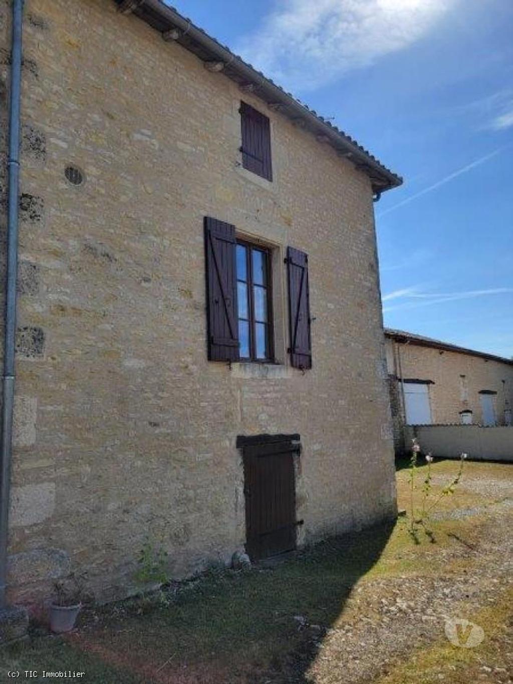 Vente Maison Charente Ruffec - 16700 - Photos Vivastreet Belle Maison en Pierre avec de Nombreuses Dépendances au...