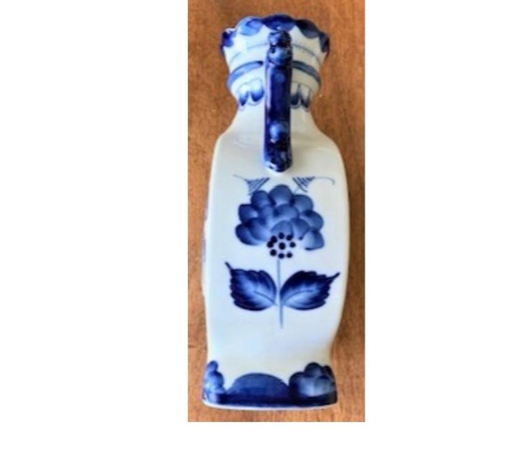 Décoration - art Val-de-Marne Villejuif - 94800 - Photos Vivastreet Vase en porcelaine de Gjel (Russie) de couleur bleu
