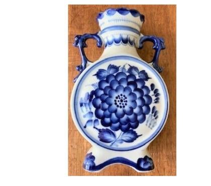 Décoration-Art-Antiquité Villejuif Val-de-Marne - Photos Vivastreet Vase en porcelaine de Gjel (Russie) de couleur bleu