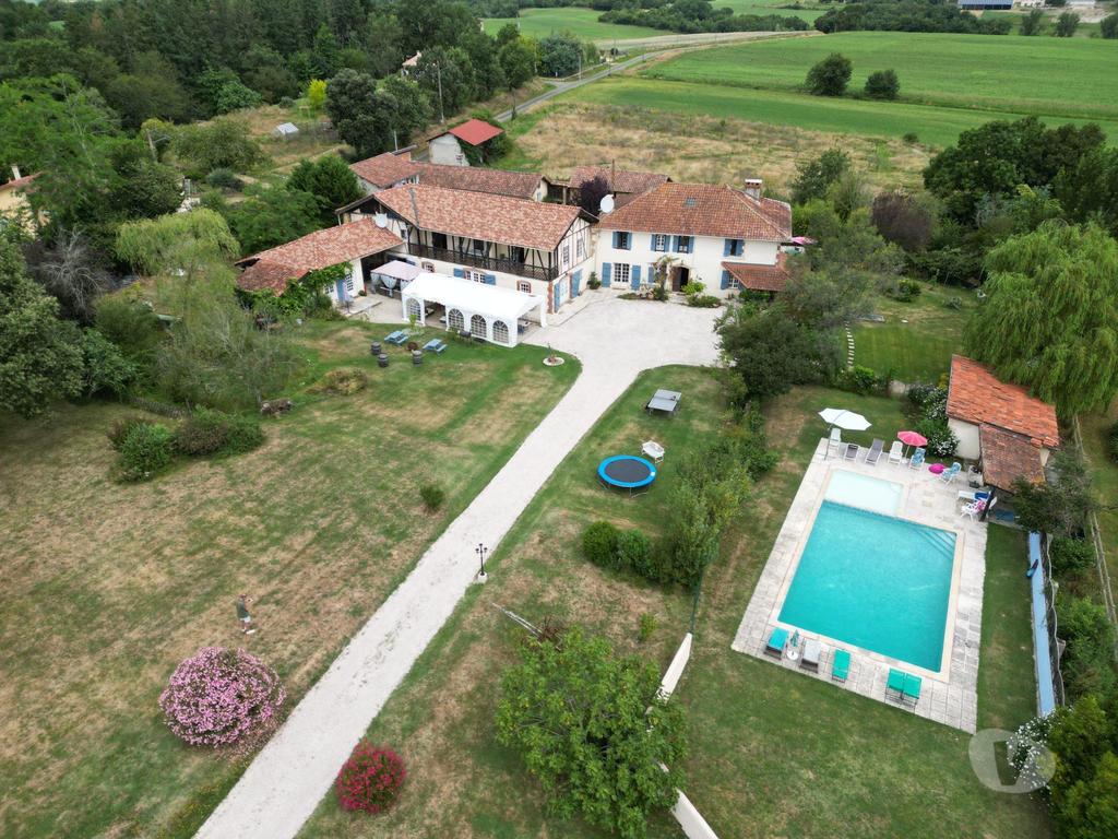Vente Maison Gers Mirande - 32300 - Photos Vivastreet Opportunité Unique : Ensemble de Maison et gites dans le Sud-Ou
