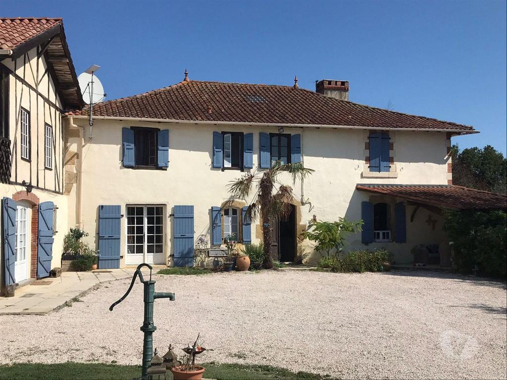 Vente Maison Gers Mirande - 32300 - Photos Vivastreet Opportunité Unique : Ensemble de Maison et gites dans le Sud-Ou