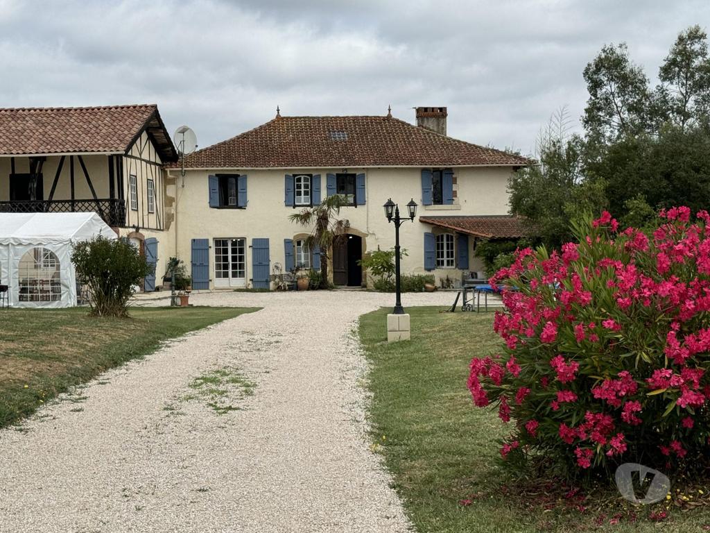 Vente Maison Gers Mirande - 32300 - Photos Vivastreet Opportunité Unique : Ensemble de Maison et gites dans le Sud-Ou