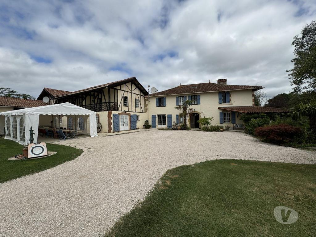 Vente Maison Gers Mirande - 32300 - Photos Vivastreet Opportunité Unique : Ensemble de Maison et gites dans le Sud-Ou