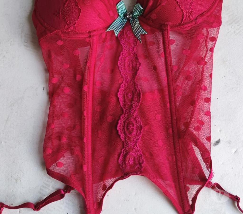 Vêtements occasion Val-d'Oise Bernes sur Oise - 95340 - Photos Vivastreet Top Bustier Guêpière Porte Jarretelles Neuf Taille 90D
