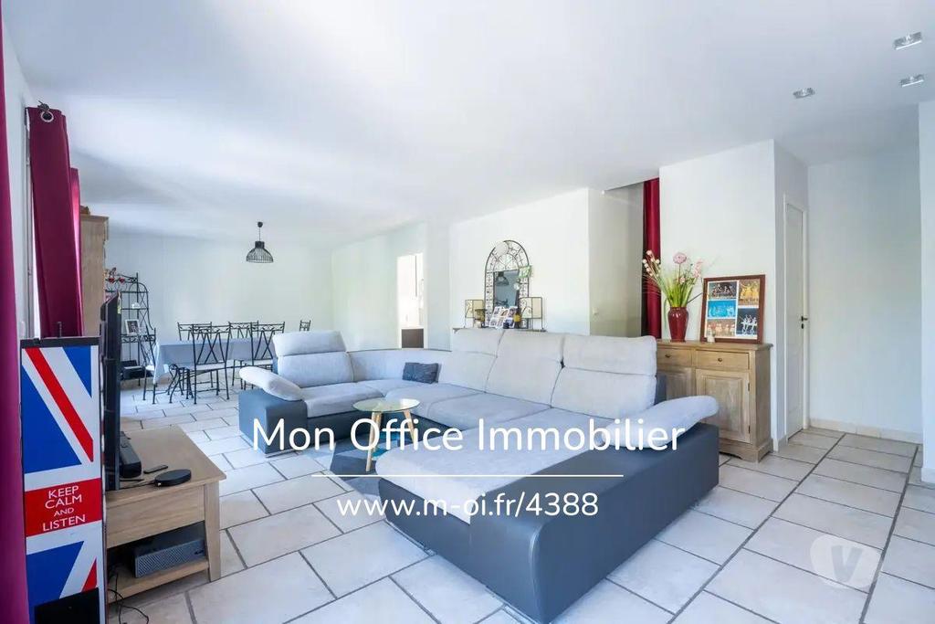 Vente Maison Bouches-du-Rhône Peyrolles en Provence - 13860 - Photos Vivastreet (4388-AUS) Référence : 4388-AUS - Maison familiale 5 pièces à