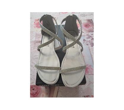 Chaussures et bottes occasion Feves Moselle - Photos Vivastreet Sandalle chaussure ETE 39 neuve mode argent maison accessoir