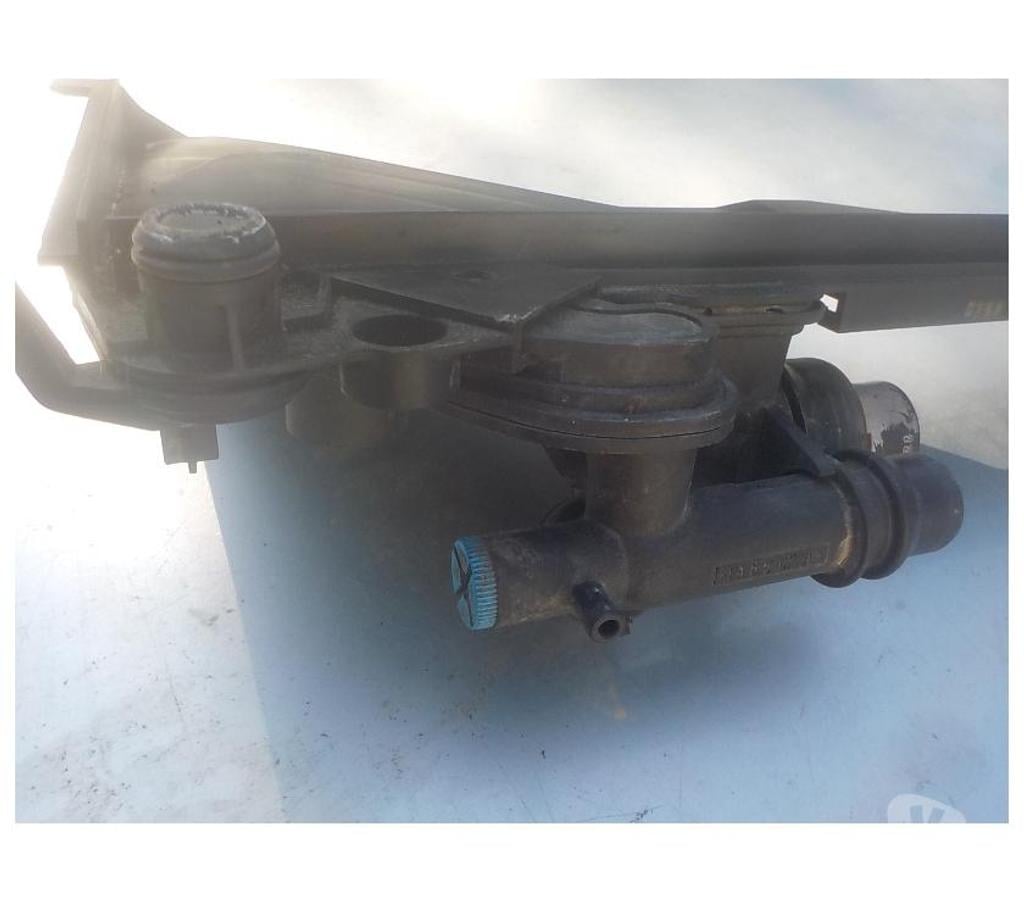 Pièces et services auto Pyrénées-Orientales Perpignan - Photos Vivastreet support vase expension sur radiateur bmw e46 type 320td