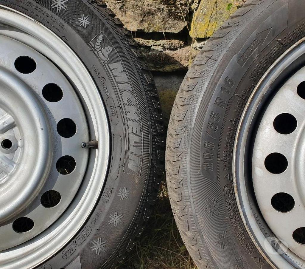 Pièces et services auto Loire St Etienne - Photos Vivastreet 2 roues neige Toyota Prius 205 55 16 Michelin Quasi neuf