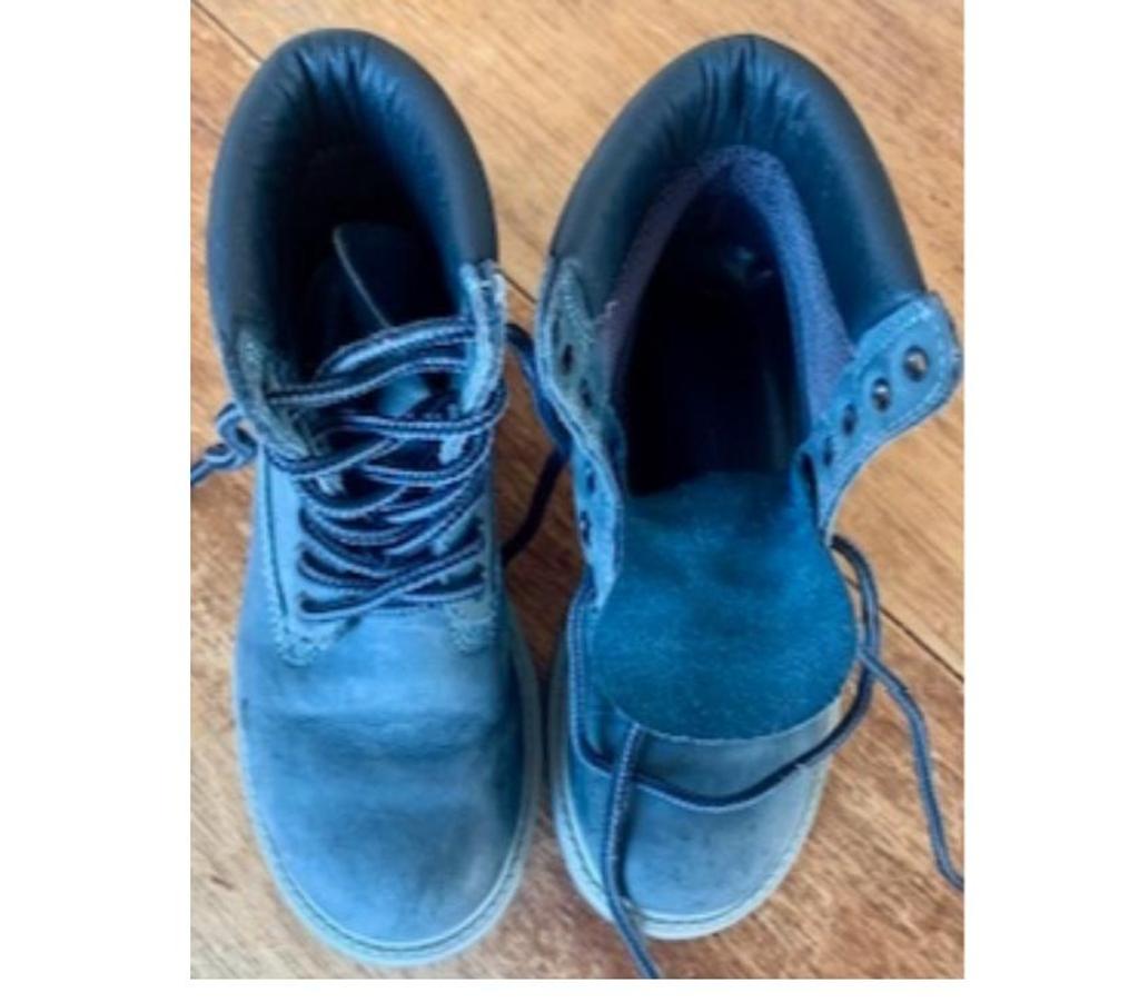 Chaussures Val-de-Marne Villejuif - 94800 - Photos Vivastreet Chaussure de randonnée en cuir pour enfant pointure 31.