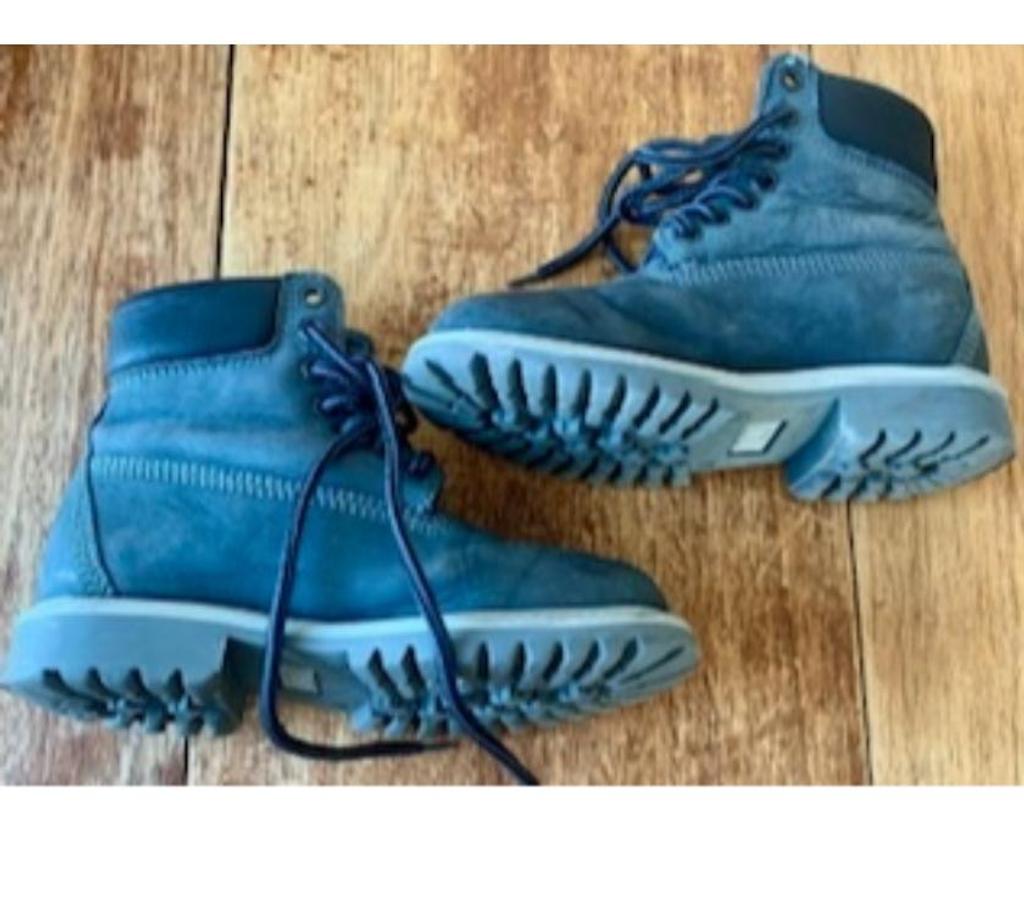 Chaussures Val-de-Marne Villejuif - 94800 - Photos Vivastreet Chaussure de randonnée en cuir pour enfant pointure 31.