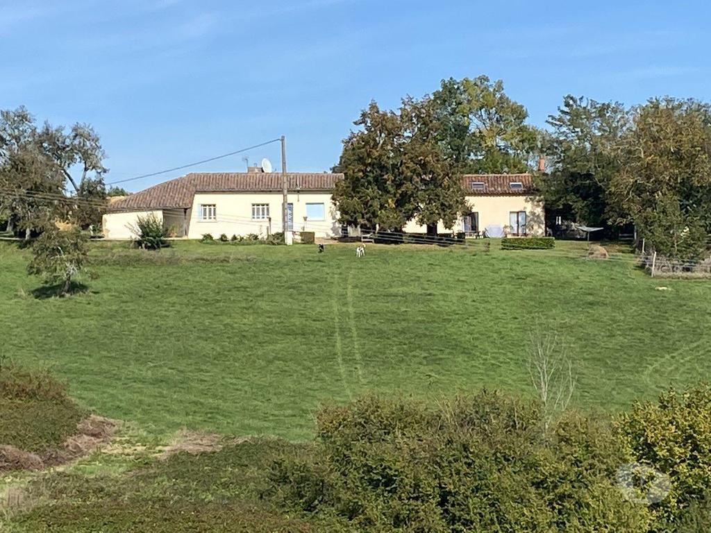 Vente Maison Gers Auch - 32000 - Photos Vivastreet Superbe camping avec 20 emplacements, 2 maisons, piscine