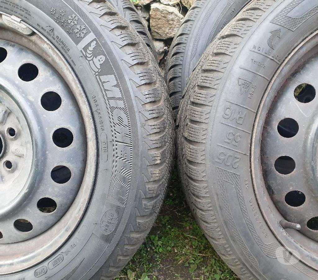 Pièces et services auto Loire St Etienne - Photos Vivastreet 4 roues neige Toyota Prius 205 55 16 91H