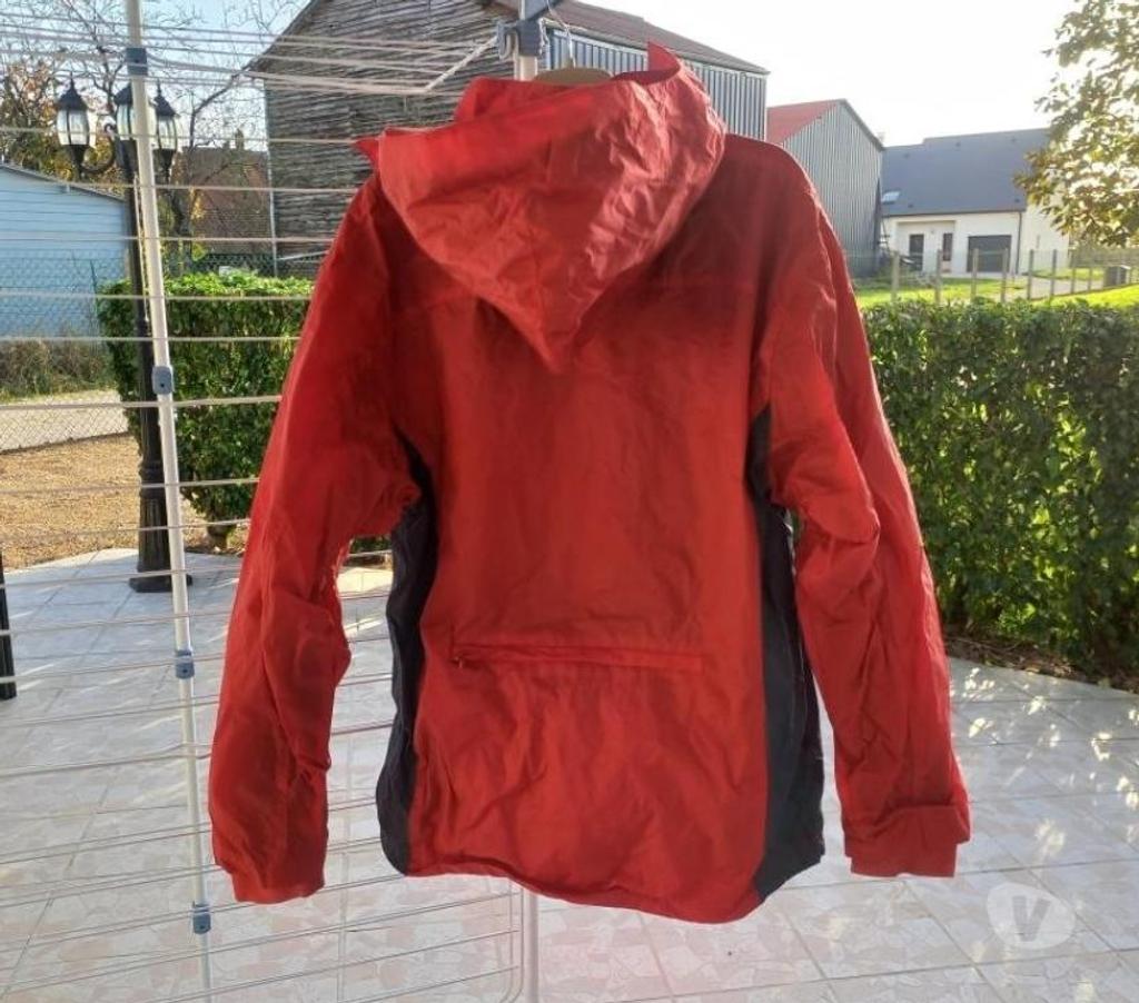 Vêtements occasion Indre-et-Loire Athee sur Cher - 37270 - Photos Vivastreet Veste coupe vent impermeables taille 14 ANS