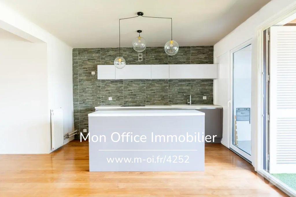 Appartements à vendre Bouches-du-Rhône Marseille - Photos Vivastreet (4252-CLA) Référence : 4252-CLA - Appartement 3 pièces avec...