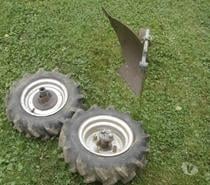 roues + moyeux coulissants état neuf + charrue