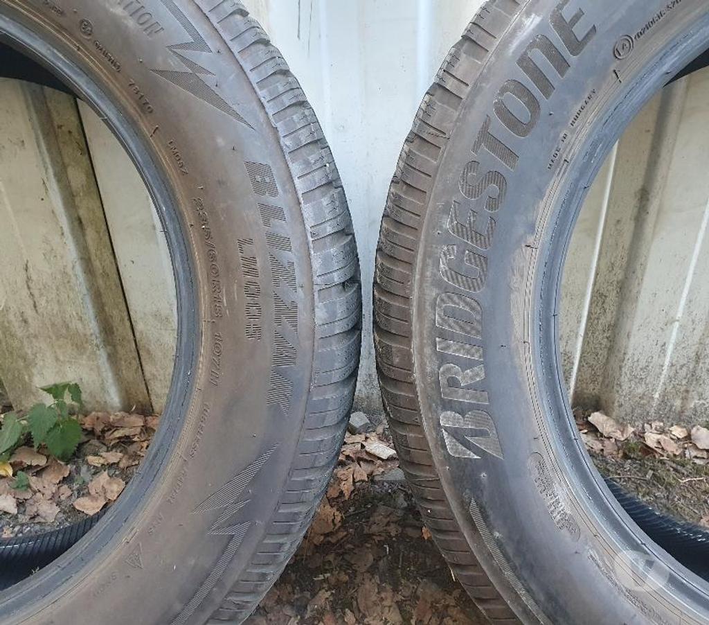 Pièces et services auto Loire St Etienne - Photos Vivastreet 2 pneus neige 235 60 18 107H Bridgestone
