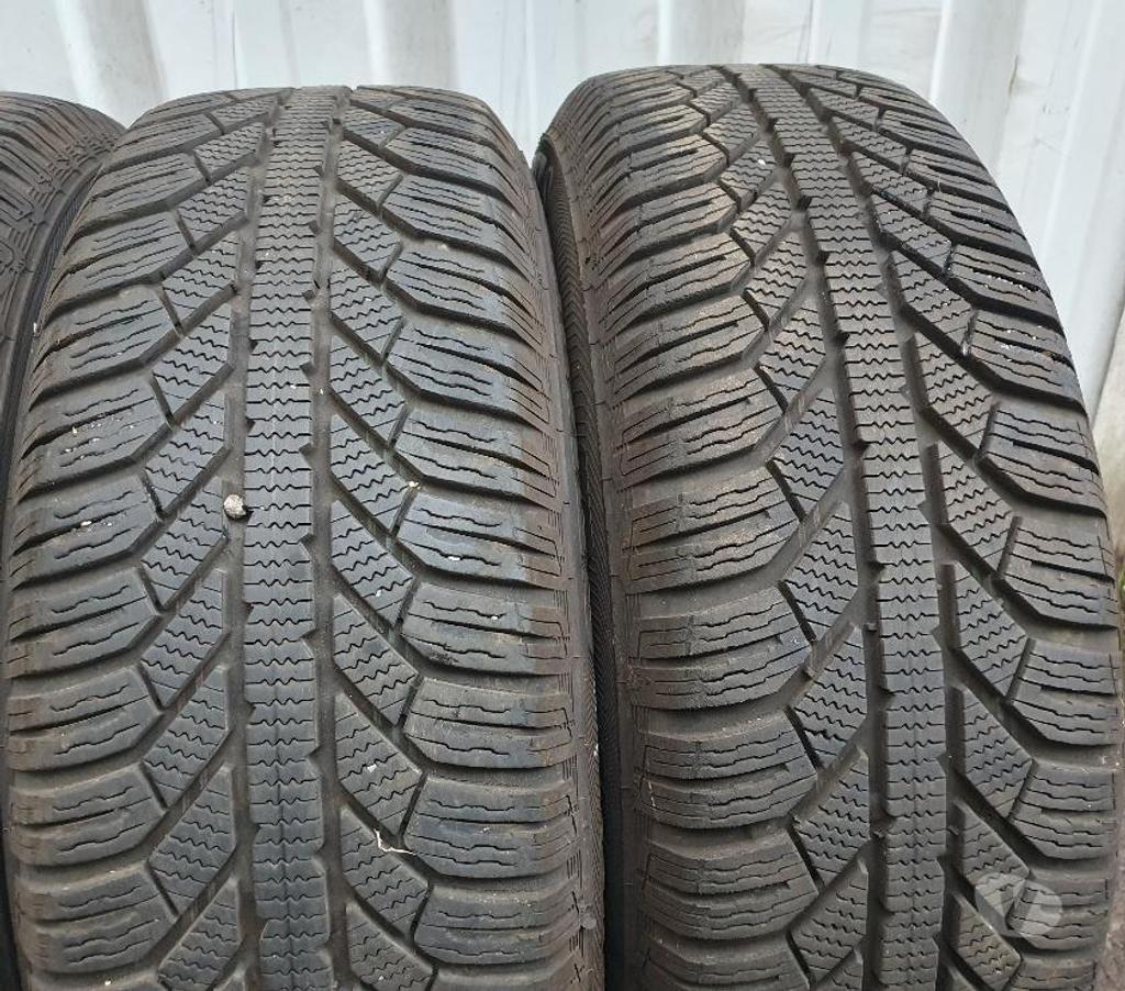 Pièces et services auto Loire St Etienne - Photos Vivastreet 4 roues Volkswagen neige 195 65 15 91T Semperit