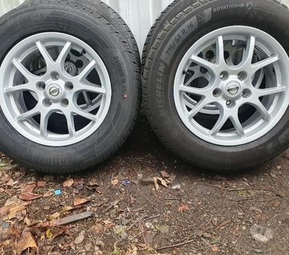 Pièces et services auto St Etienne St Etienne - Photos Vivastreet 4 roues Alu neige Nissan Qashqai 215 65 16 98H