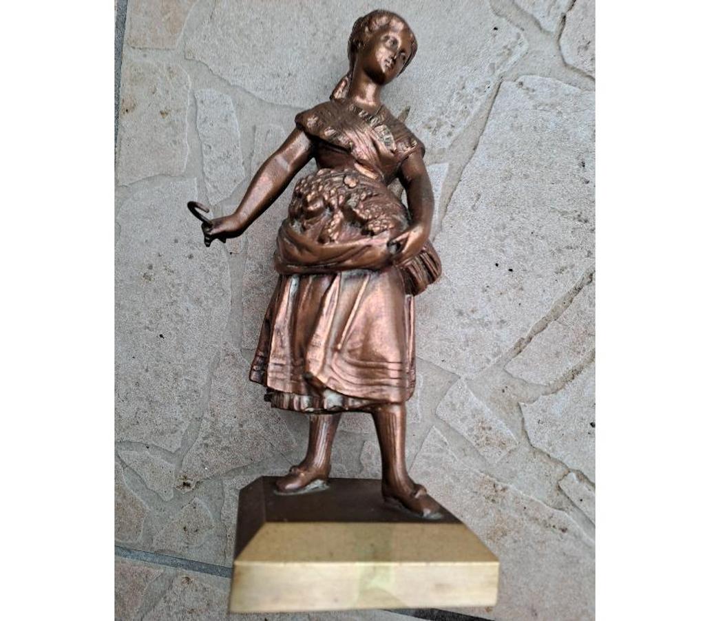 Collection Seine-et-Marne Montceaux les Provins - 77151 - Photos Vivastreet statuette cuivre