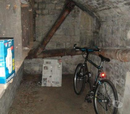 Garage à vendre Paris 1er ardt Paris - Photos Vivastreet Cave quai de la Mégisserie 75001 Paris