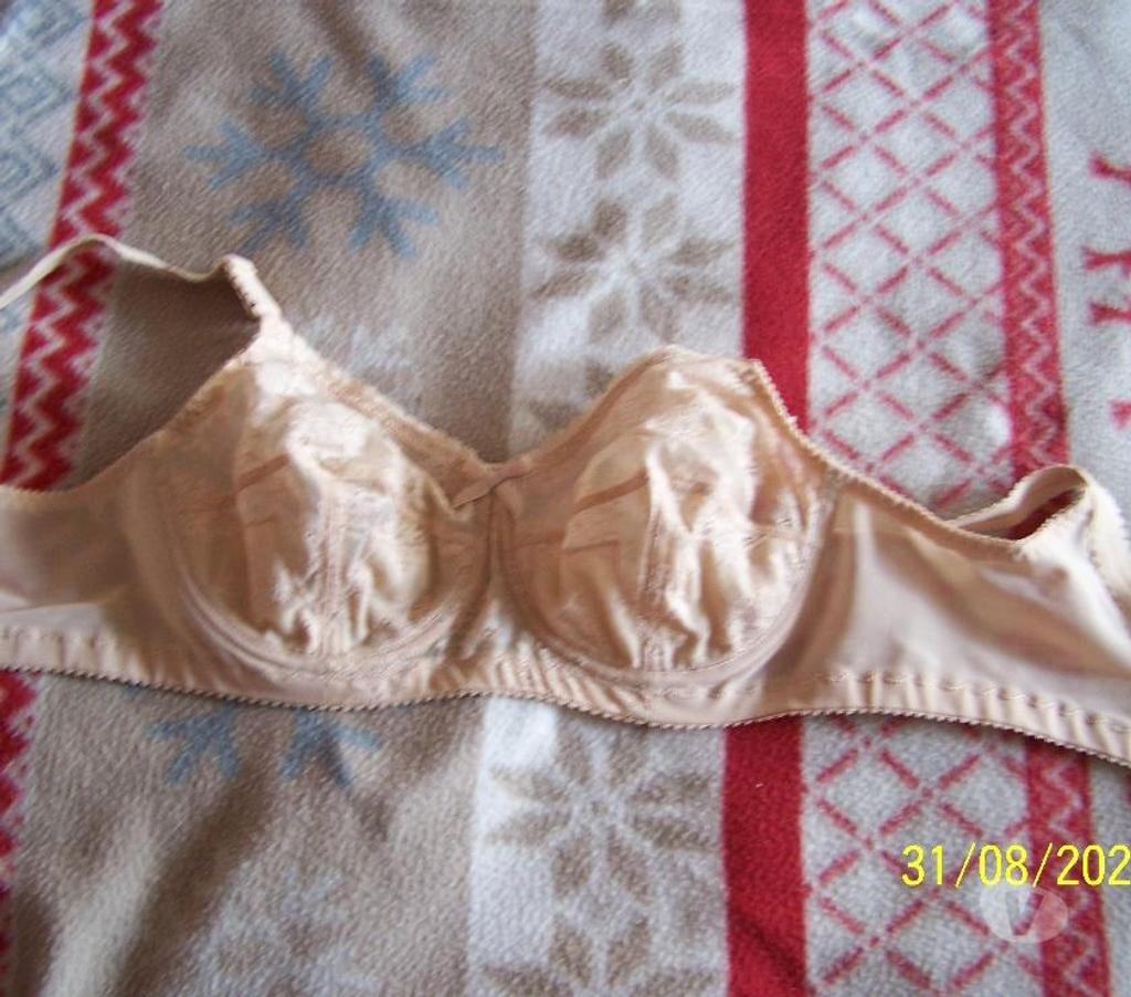 Vêtements occasion Hauts-de-Seine Issy les Moulineaux - 92130 - Photos Vivastreet Soutien gorge chair playtex taille 95 c