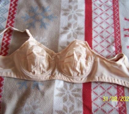 Vêtements Issy les Moulineaux Hauts-de-Seine - Photos Vivastreet Soutien gorge chair playtex taille 95 c