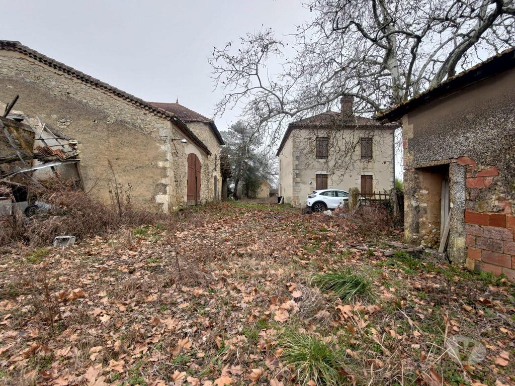 Vente Maison Gers Valence sur Baise - 32310 - Photos Vivastreet Ancienne ferme, beaucoup de dépendances sur 6 Hectares