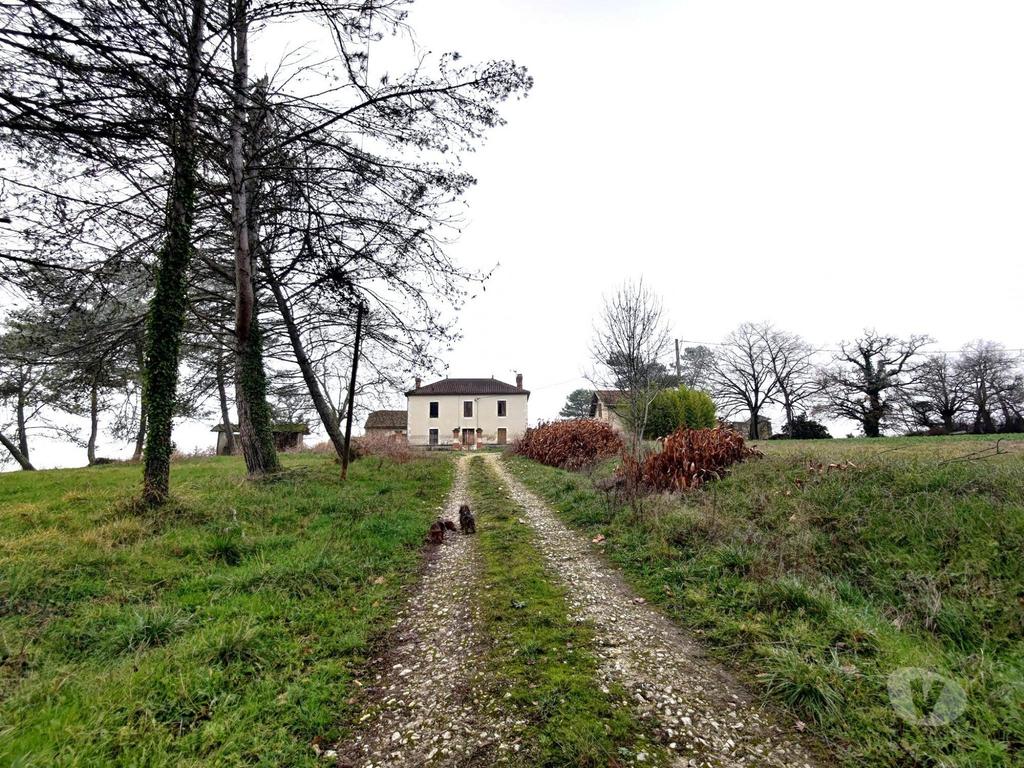 Vente Maison Gers Valence sur Baise - 32310 - Photos Vivastreet Ancienne ferme, beaucoup de dépendances sur 6 Hectares