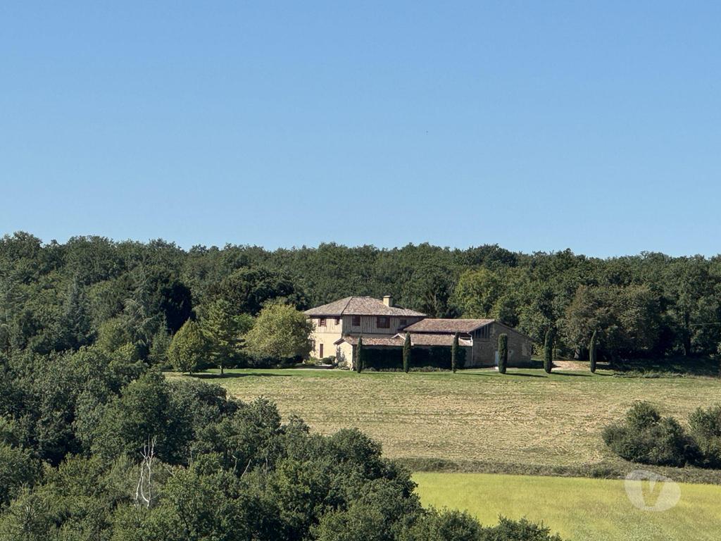 Vente Maison Gers Simorre - 32420 - Photos Vivastreet Manoir Gasconne sur 35ha avec dépendances et piscine
