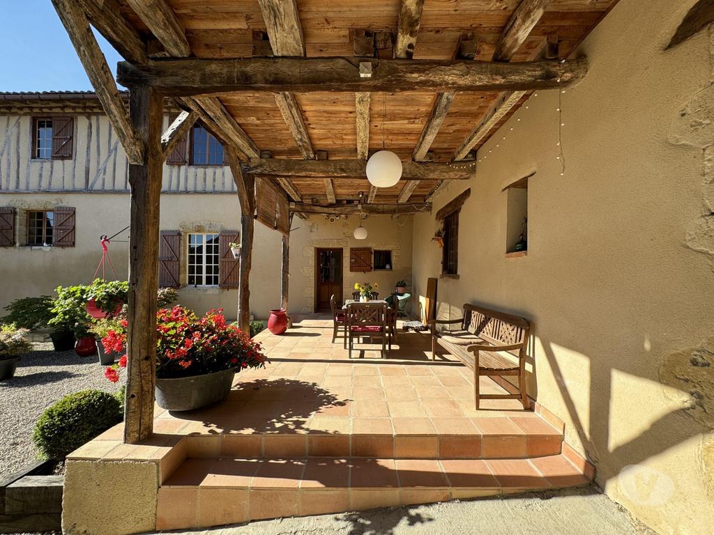 Vente Maison Gers Simorre - 32420 - Photos Vivastreet Manoir Gasconne sur 35ha avec dépendances et piscine