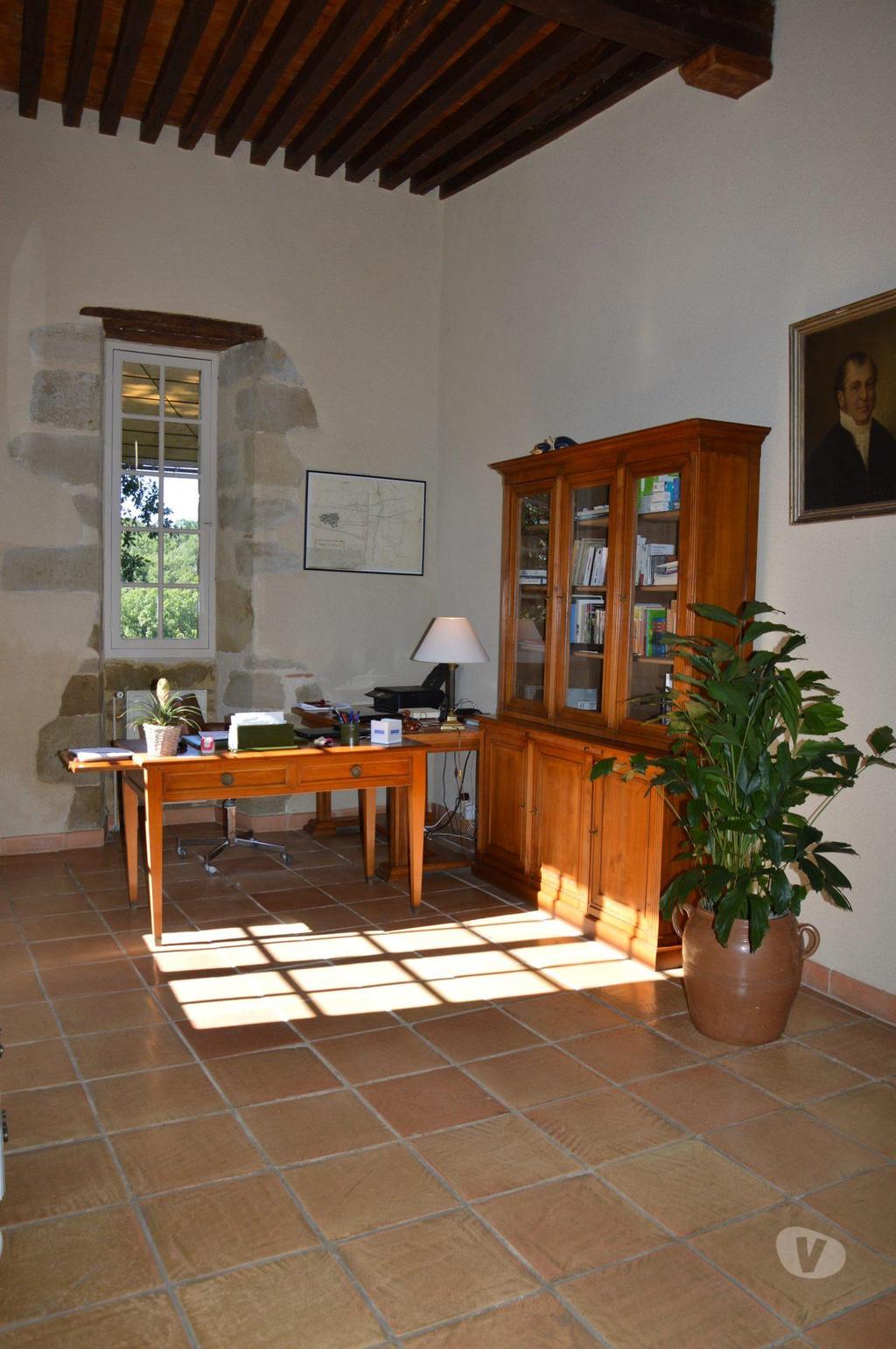 Vente Maison Gers Simorre - 32420 - Photos Vivastreet Manoir Gasconne sur 35ha avec dépendances et piscine