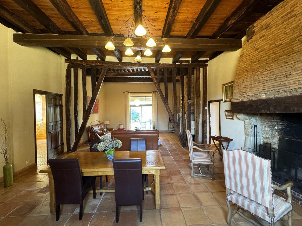 Vente Maison Gers Simorre - 32420 - Photos Vivastreet Manoir Gasconne sur 35ha avec dépendances et piscine