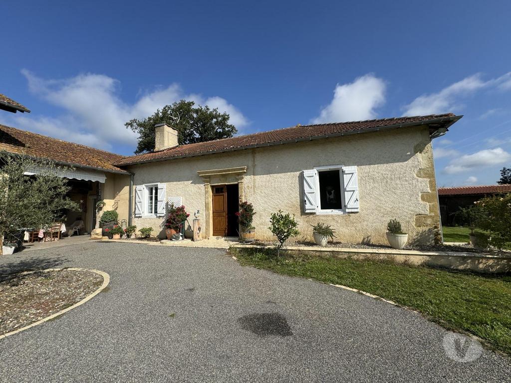 Vente Maison Gers Masseube - 32140 - Photos Vivastreet Charmante maison de campagne avec vue sur les Pyrénées, piscin