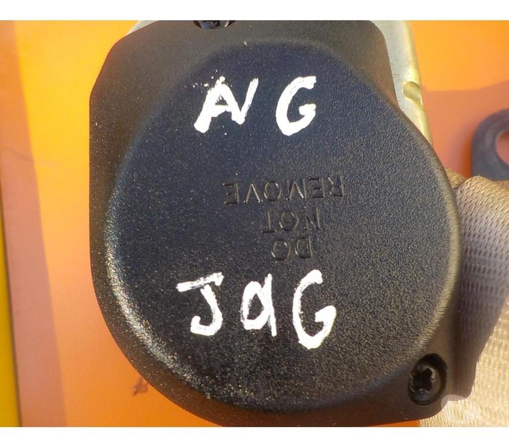 Pièces et services auto Pyrénées-Orientales Perpignan - Photos Vivastreet ceinture avant gauche jaguar daimler 1987