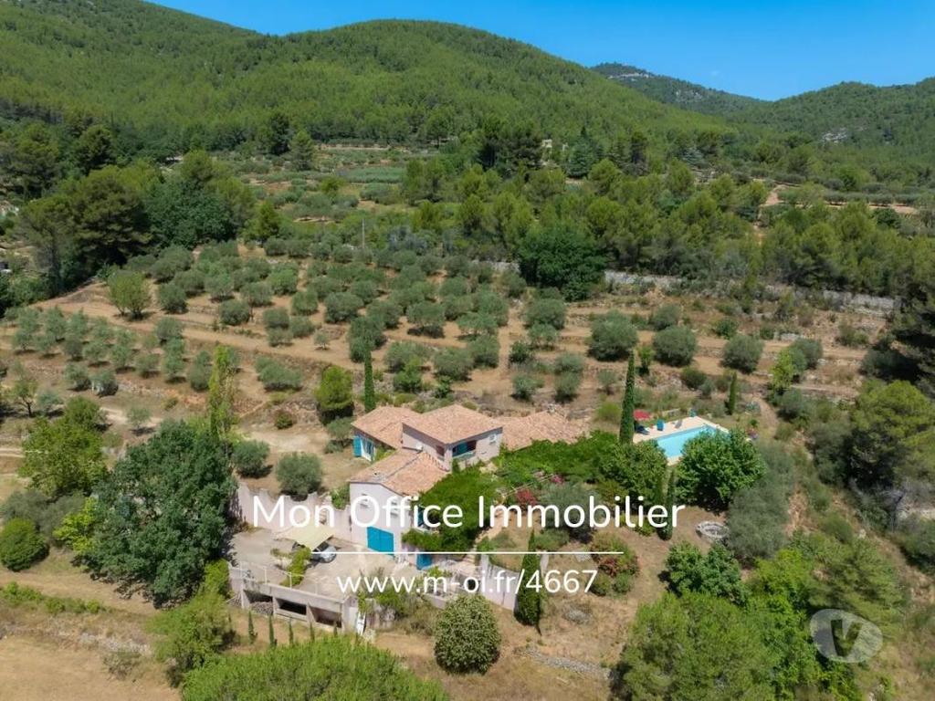 Vente Maison Var St Zacharie - 83640 - Photos Vivastreet (4667-CRO) Référence : 4667-CRO - Maison 5 pièces à...