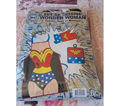 Vêtements occasion Semecourt Moselle - Photos Vivastreet Lot tablier Wonder Woman DC comics mana japon cosplay
