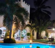 Villa atypique 135 m2 piscine à 400m de la plage au calme