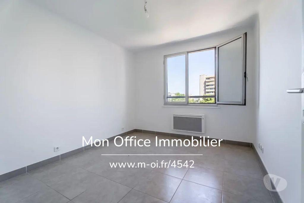 Appartements à vendre Bouches-du-Rhône Marseille - Photos Vivastreet (4542-AUS.) Référence : 4542-AUS. - Appartement 3 pièces avec...