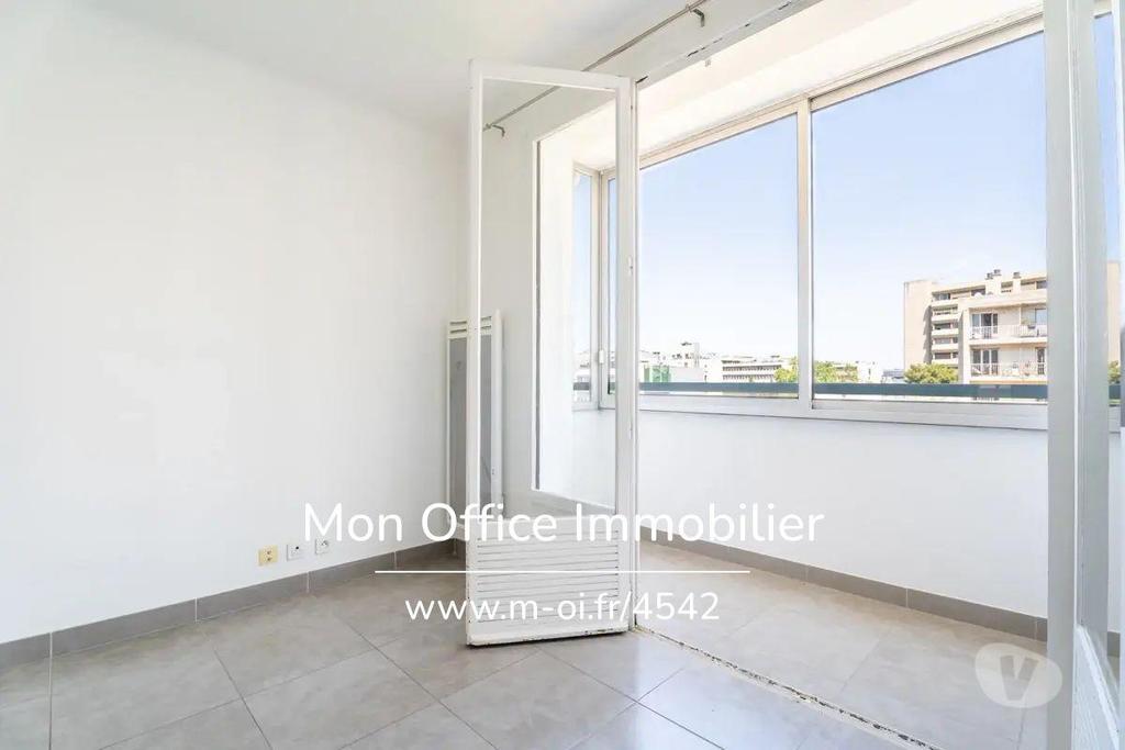 Appartements à vendre Bouches-du-Rhône Marseille - Photos Vivastreet (4542-AUS.) Référence : 4542-AUS. - Appartement 3 pièces avec...