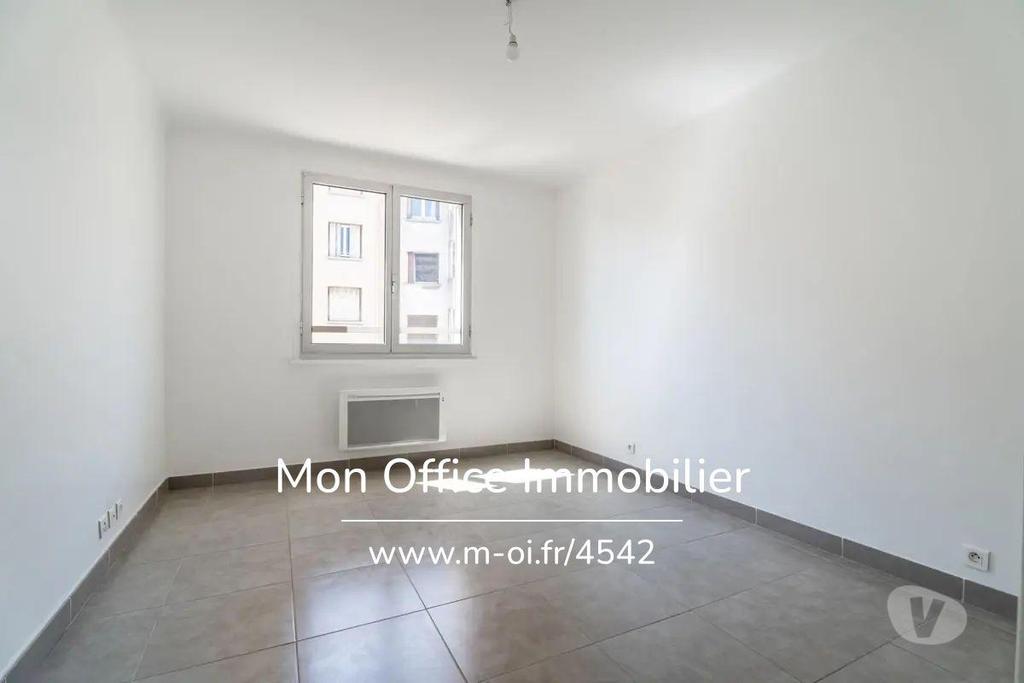Appartements à vendre Bouches-du-Rhône Marseille - Photos Vivastreet (4542-AUS.) Référence : 4542-AUS. - Appartement 3 pièces avec...