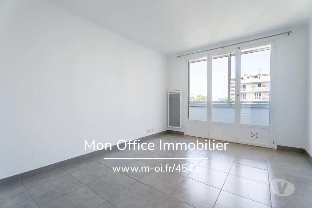 Appartements à vendre Bouches-du-Rhône Marseille - Photos Vivastreet (4542-AUS.) Référence : 4542-AUS. - Appartement 3 pièces avec...